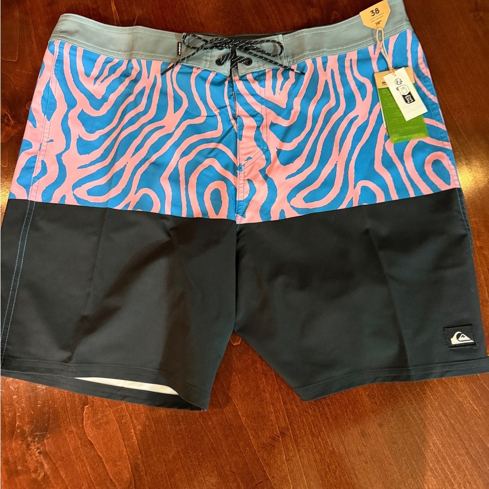 Quiksilver Surfsilk Straight leg Men's Zebra Print Swim Shorts, 38, NWT